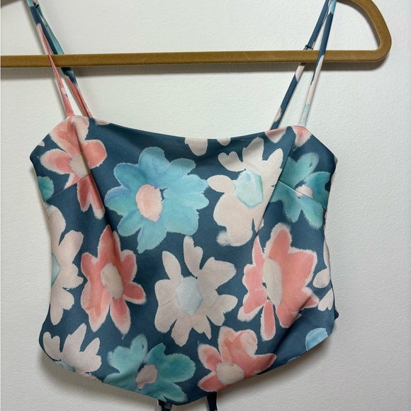 Aritzia Tops - Sundays best Aritzia silky floral top size xsmall 150